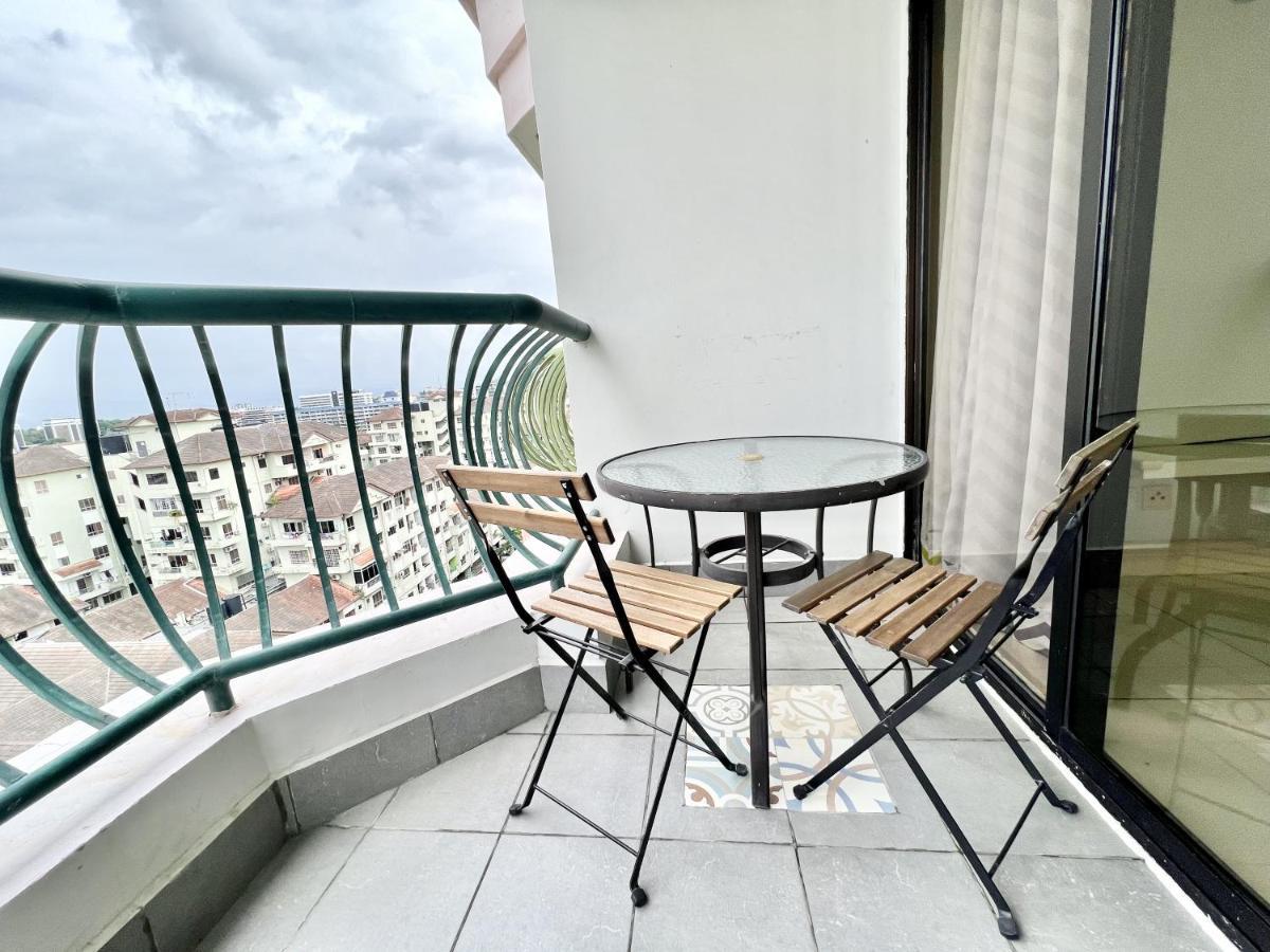 Penthouse Vacation Marina Court 5 Bedrooms 15pax Apartemen *