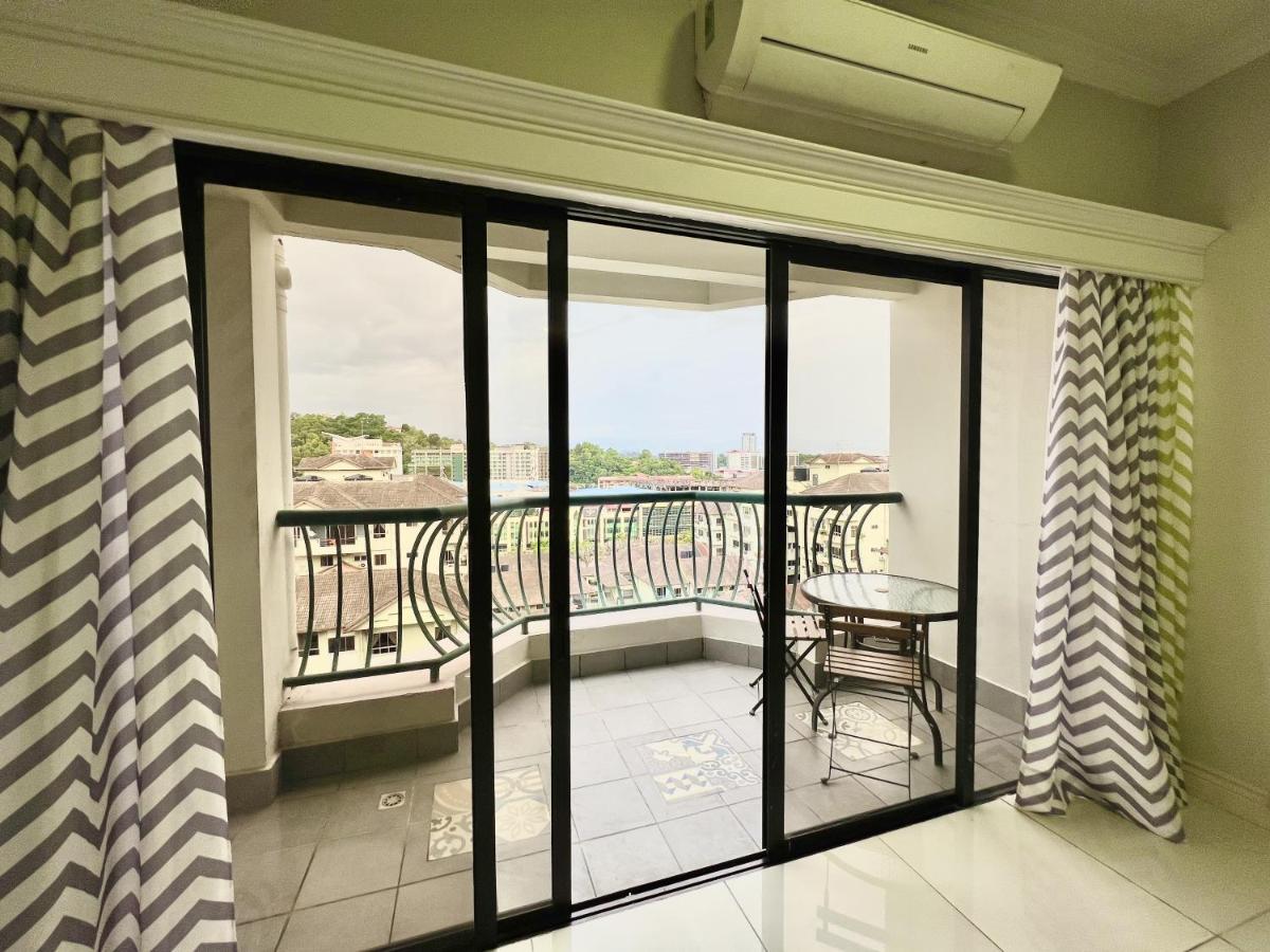 Apartemen Penthouse Vacation Marina Court 5 Bedrooms 15pax Kota Kinabalu