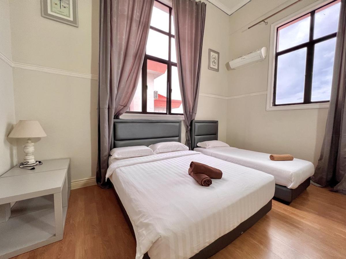 Penthouse Vacation Marina Court 5 Bedrooms 15pax Apartemen Kota Kinabalu