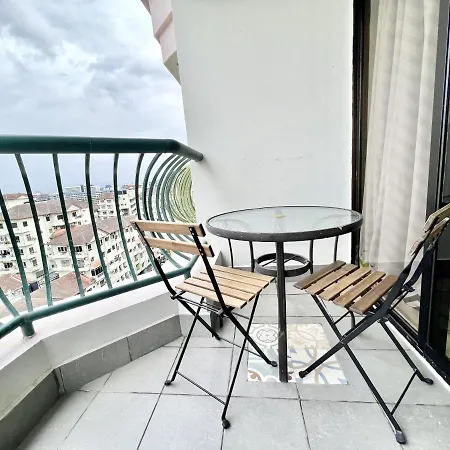 Penthouse Vacation Home Marina Court 5 Bedrooms Kota Kinabalu 15Pax Exterior photo