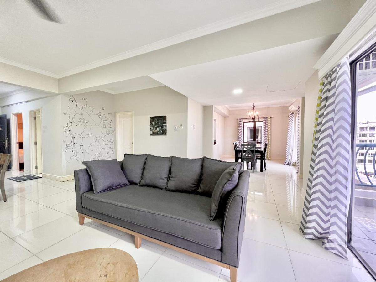Penthouse Vacation Marina Court 5 Bedrooms 15pax Kota Kinabalu