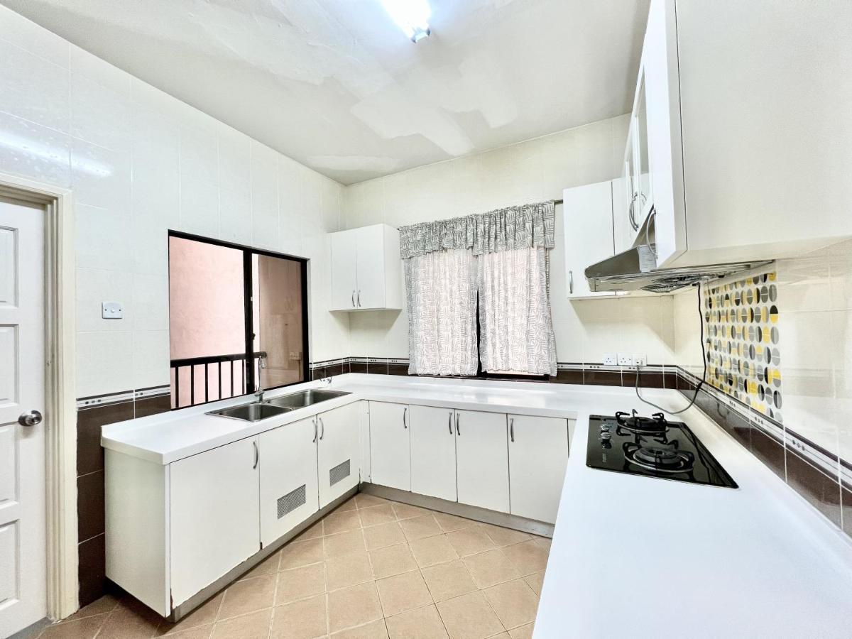 Penthouse Vacation Marina Court 5 Bedrooms 15pax Apartment Kota Kinabalu