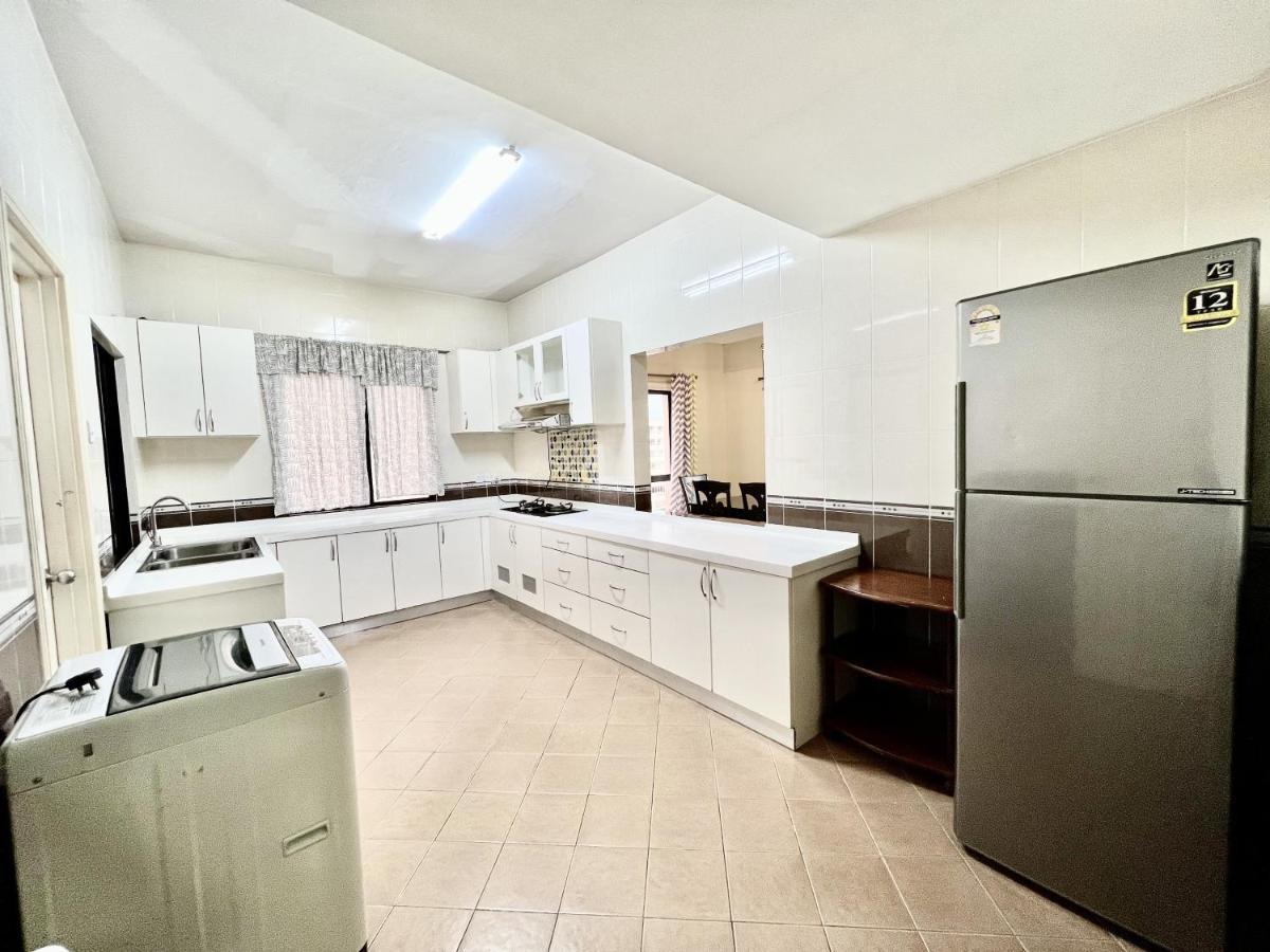 Apartment Penthouse Vacation Marina Court 5 Bedrooms 15pax Kota Kinabalu
